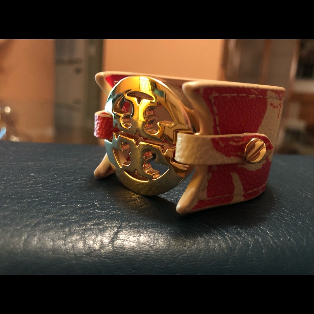 TORY BURCH Orang floral Reva Logo Leather Cuff Bracelet - Picture 7 of 13